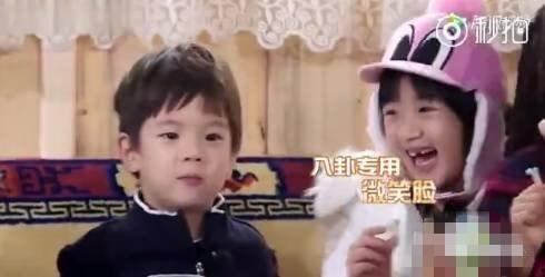 搞笑吃瓜八卦视频,笑料百出！揭秘搞笑吃瓜八卦视频背后的趣味故事