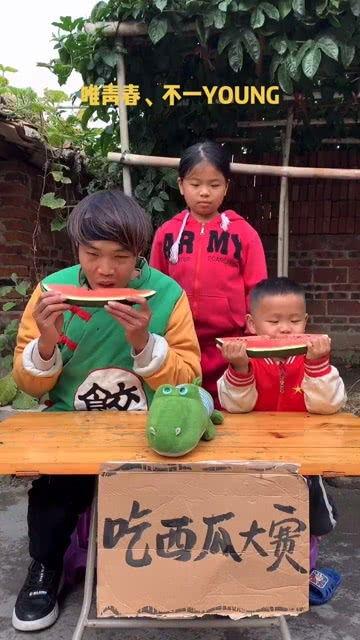 众人吃瓜搞笑视频亲子,笑料横生视频集锦